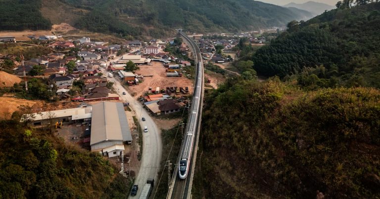 Tres años después, las familias desplazadas esperan una compensación por el proyecto ferroviario Laos-China – Radio Free Asia