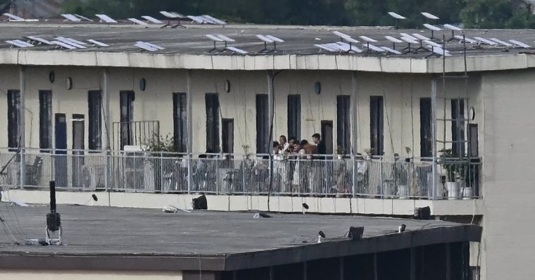 La junta de Myanmar dice que confiscó 30 receptores Starlink en una redada en un centro de fraude – Radio Free Asia