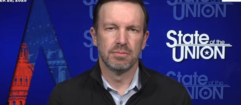 El senador Chris Murphy critica el intento de Jake Tapper de culpar a los demócratas por quedarse sin fondos de SNAP