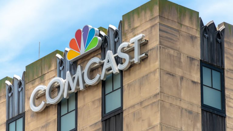 Sky de Comcast está en conversaciones para comprar la división de medios de ITV por 2.150 millones de dólares