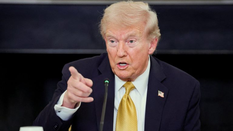 Trump recorta aranceles para bajar los precios al consumidor