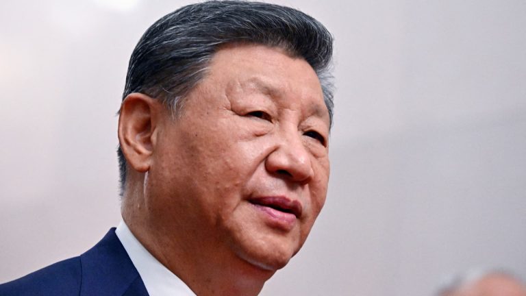 A diferencia de EE.UU., Xi de China está presionando para que se cree un organismo global de IA en APEC