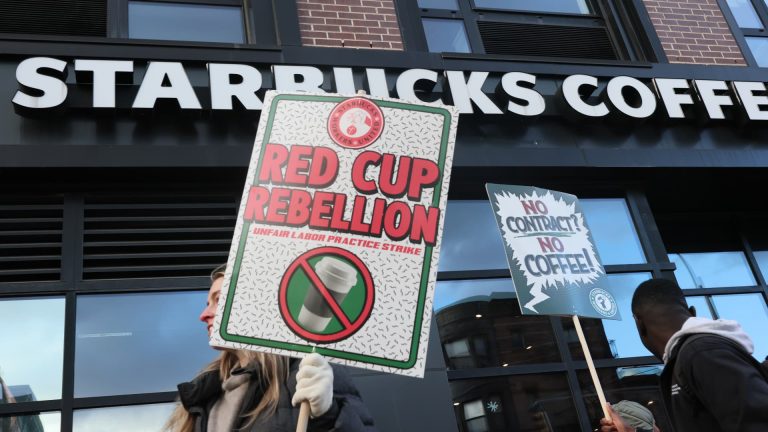 Starbucks Workers United intensifica la huelga durante la ocupada temporada navideña
