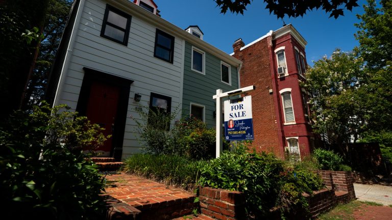Los precios inmobiliarios caen en territorio negativo por primera vez en más de dos años