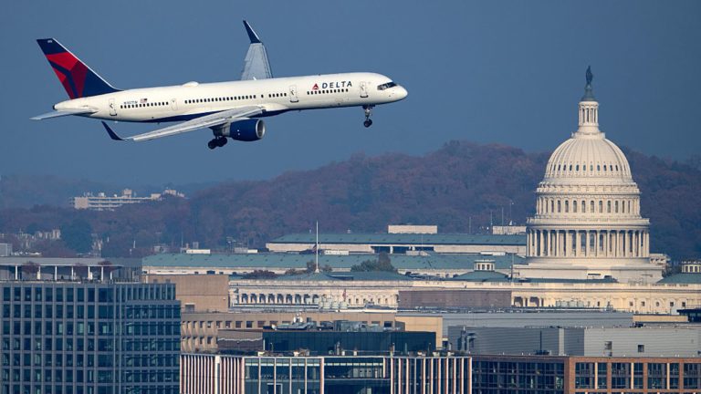 Delta dijo que el cierre costó 200 millones de dólares pero pronostica una fuerte demanda