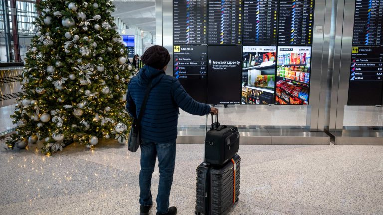 Aerolíneas cancelan más de 1.400 vuelos por tormenta invernal