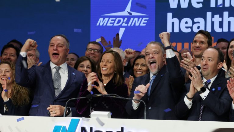 Medline debuta en Nasdaq después de la mayor oferta pública inicial de 2025