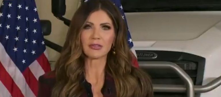 Los demócratas de la Cámara de Representantes envían un fuerte mensaje a Kristi Noem