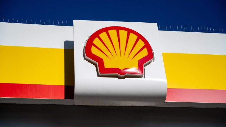 El gigante petrolero Shell incumple sus estimaciones de beneficios ante la caída de los precios del crudo