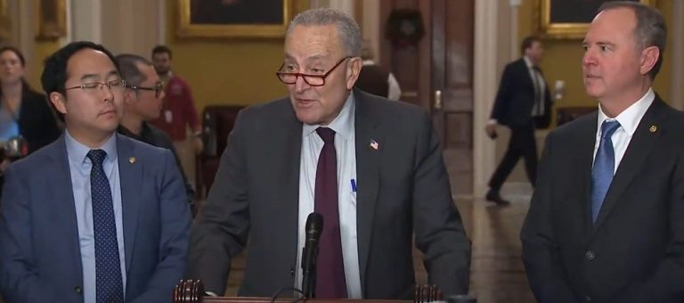 Los demócratas del Senado derrocan a Trump al anunciar que bloquearán cualquier expansión de sus aranceles