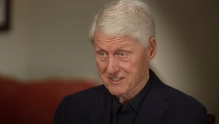 Bill Clinton critica a James Comer y se niega a ser el propagandista encubrimiento de Epstein de Trump