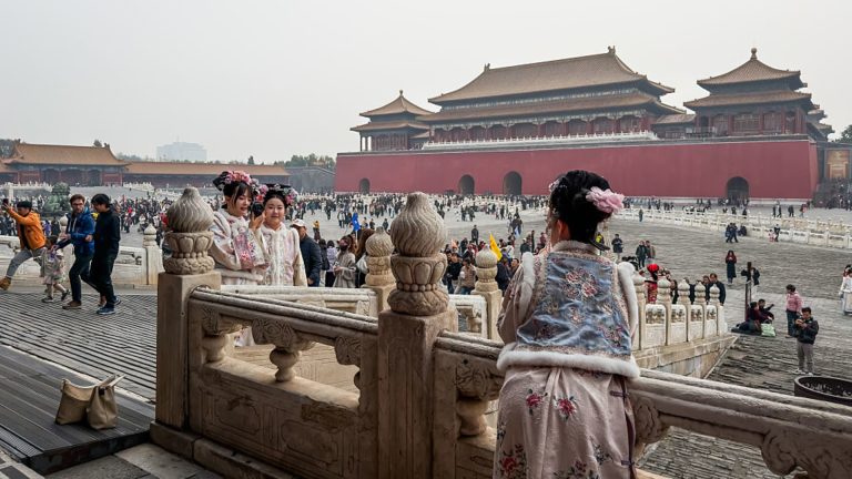 La inflación al consumidor en China alcanza su nivel más alto en tres años a medida que disminuye la deflación entre los productores