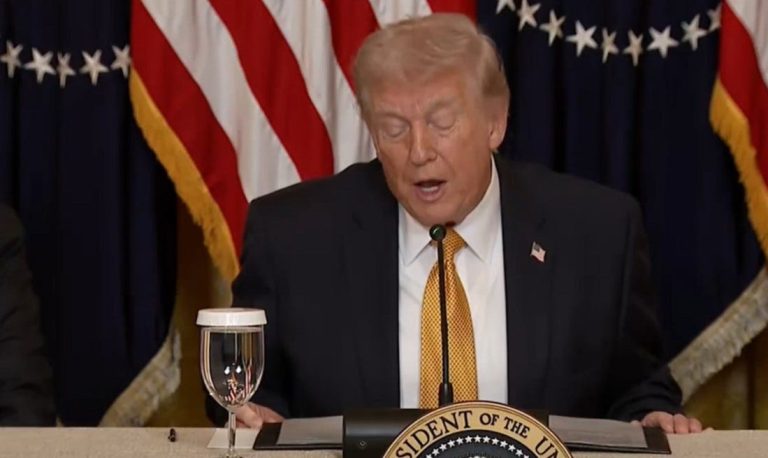 Trump se derrite en el Kennedy Center después de que el mundo le dice que acabe con Irán