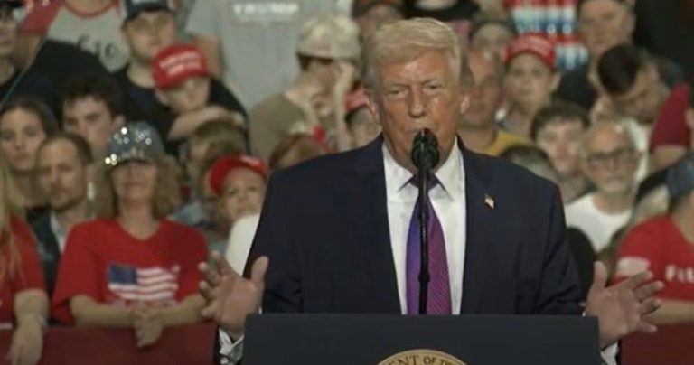 La guerra de Irán destroza a Trump mientras colapsa mentalmente en Kentucky