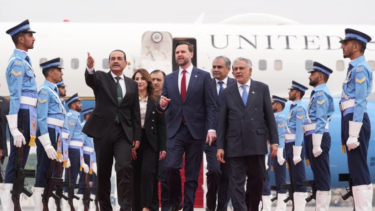 Tras la llegada de las delegaciones, comenzarán las conversaciones entre Estados Unidos e Irán en Islamabad.