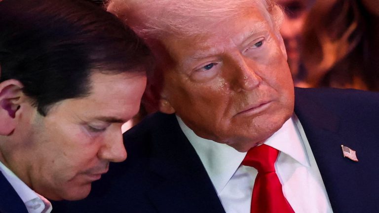 Trump dice que Estados Unidos está bloqueando el estrecho de Ormuz