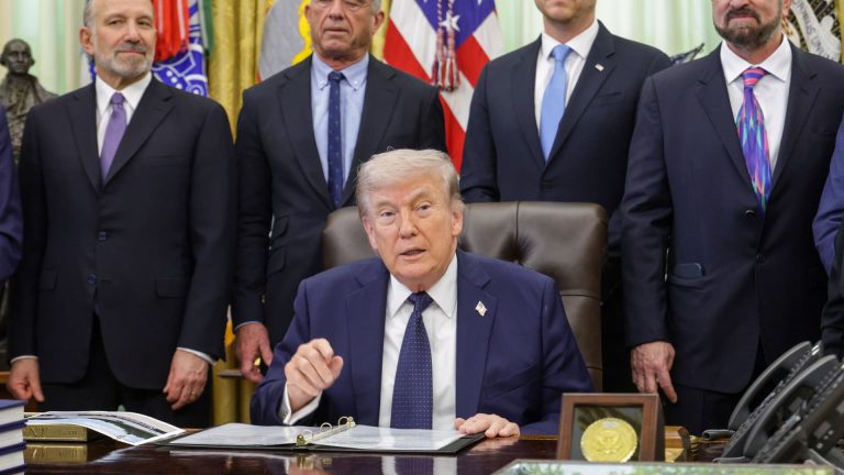 Regeneron llega a un acuerdo sobre el precio de los medicamentos con Trump y ofrece terapia gratuita para la pérdida auditiva