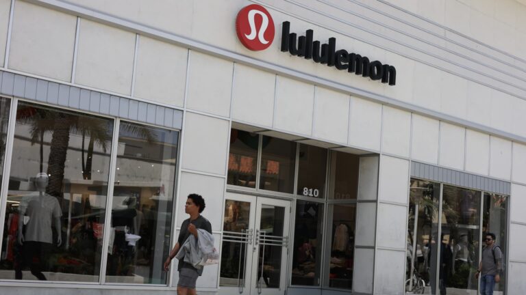 Lululemon resuelve disputa de poder con el fundador Chip Wilson
