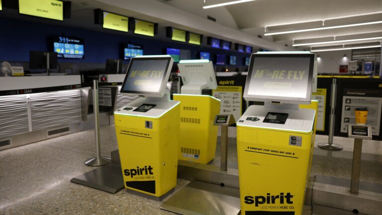 Spirit Airlines se enfrenta al cierre. Lo que los viajeros necesitan saber