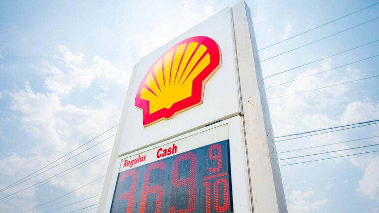 Shell supera las estimaciones de ganancias mientras la guerra de Irán hace subir los precios del petróleo crudo