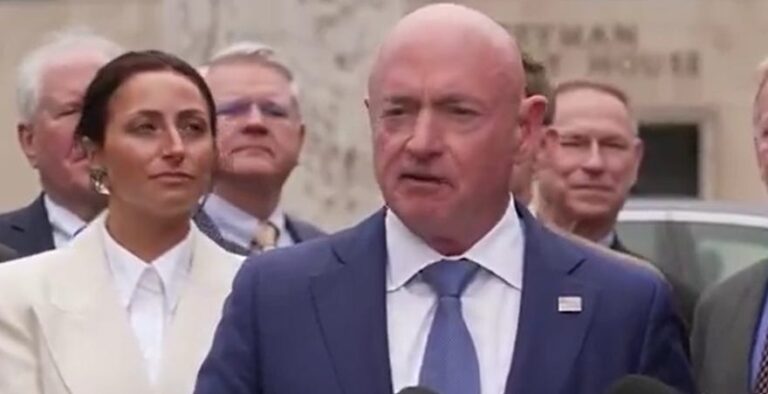 El senador Mark Kelly genera MAGA al desafiar a Trump y Pete Hegseth