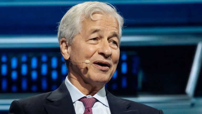 JPMorgan anuncia recompra de 50.000 millones de dólares, Goldman Sachs aumenta dividendo tras prueba de estrés de la Fed