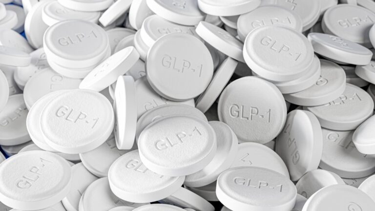 Novo Nordisk y Eli Lilly lanzan pastillas contra la obesidad y se preparan para la cobertura de Medicare