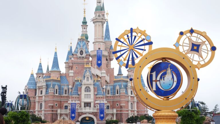 Bob Iger habla sobre Shanghai Disneyland mientras desafía la retirada china