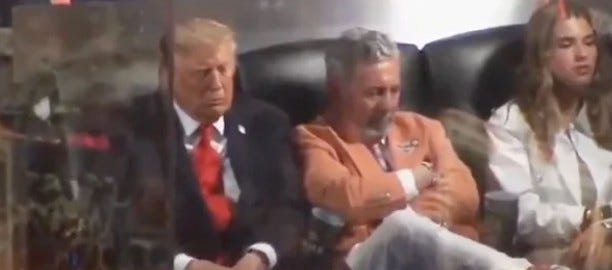 Máximo demócrata de la Cámara exige respuestas sobre la salud de Trump tras quedarse dormido en las Finales de la NBA